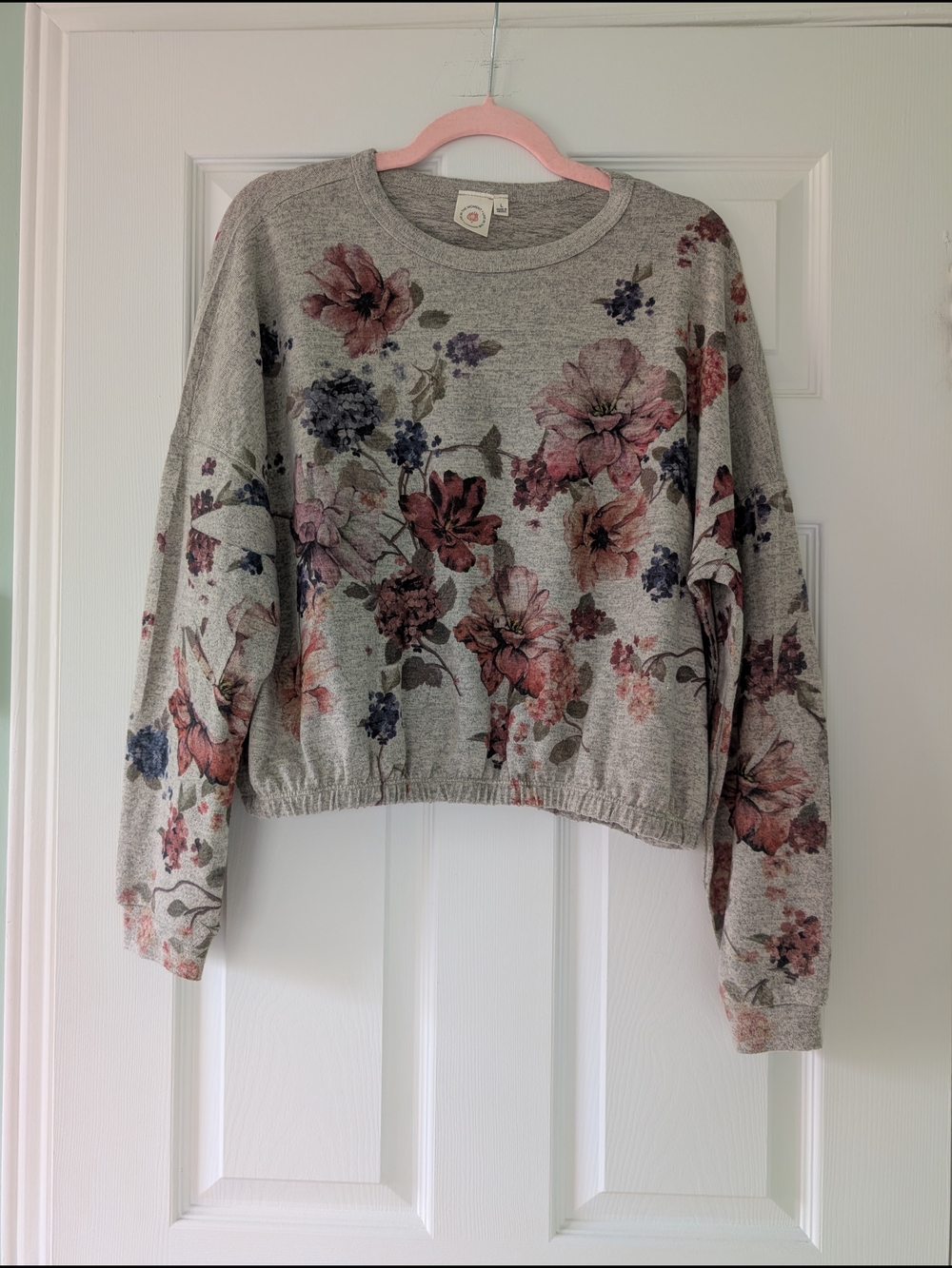 Floral Cropped Sweatshirt in Heather Gray and Pink